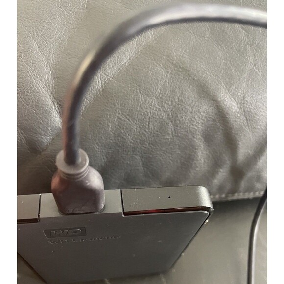 WD Elements Portable Hard Drive 2T . USB - Picture 6 of 8